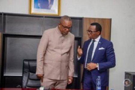 RDC : Peter Kazadi prend la défense du gouverneur Guy Bandu qui a empêché Katumbi de se rendre au Kongo Central