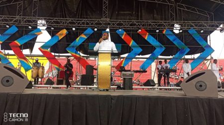 Au stade Tata Raphaël, Dodo Kamba demande aux jeunes de prier pour Félix Tshisekedi « afin qu’il réalise sa vision pour le Congo »