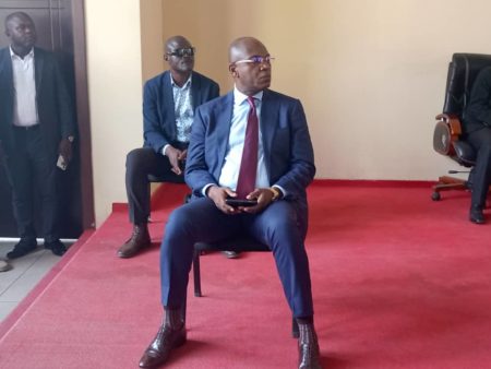 Kinshasa : la motion de défiance contre Ngobila rejetée