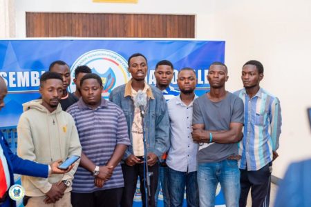 Tracasseries routières à Kinshasa : des conducteurs des motos chez Mboso pour plaider leur cause
