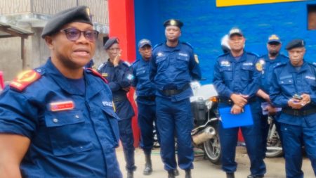 Kinshasa : les policiers interdits de porter les armes en dehors des heures de service
