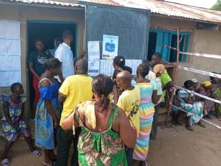 Législatives à Masi-Manimba : gros retard dans l’ouverture de certains bureaux de vote