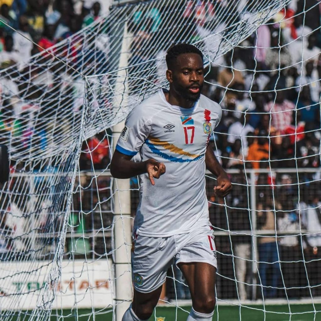 Cédric Bakambu célébrant son doublé ce vendredi face au Soudan du Sud