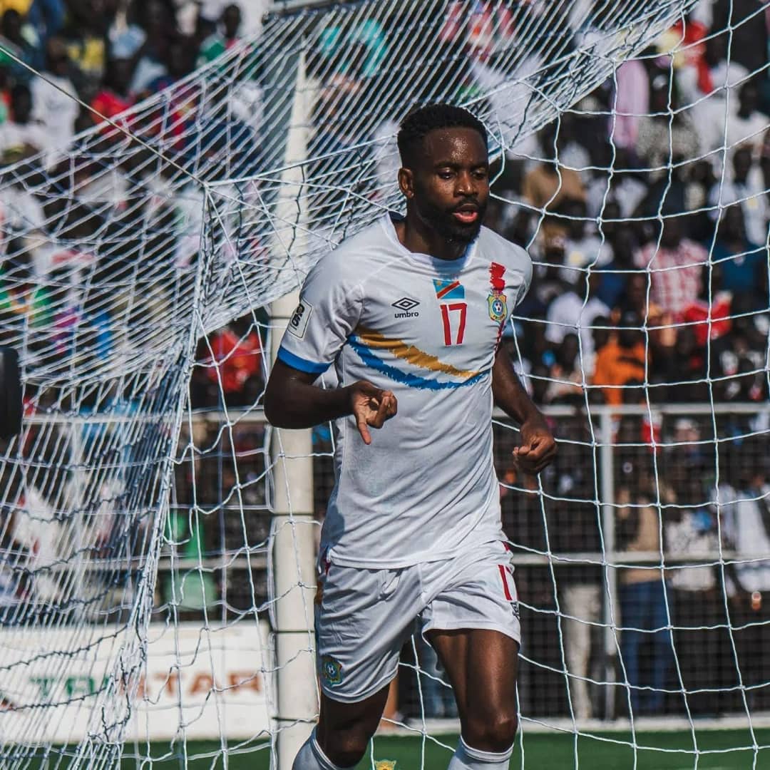 Cédric Bakambu célébrant son doublé ce vendredi face au Soudan du Sud