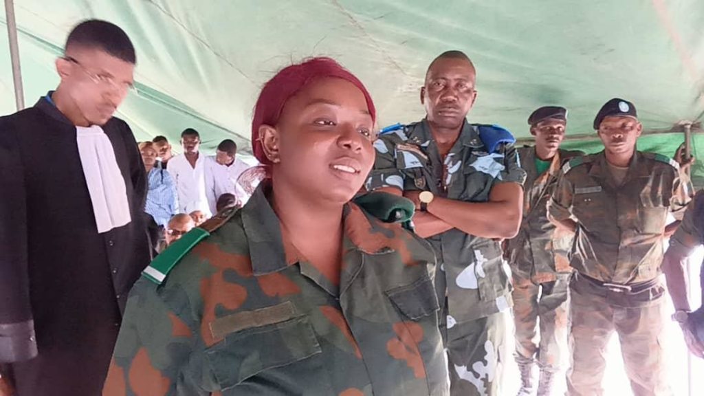 RDC : condamnée pour publication d’une vidéo en tenue militaire, l’adjudant Sarah Ebabi échappe à la prison