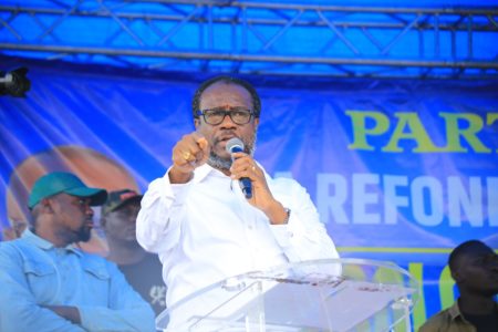 Suspension de partis politiques : l’Envol de Delly Sesanga dénonce « une dérive autoritaire inacceptable »