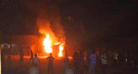 Kwilu : 3 morts et une cinquantaine de maisons incendiées après des violences intercommunautaires à Bagata