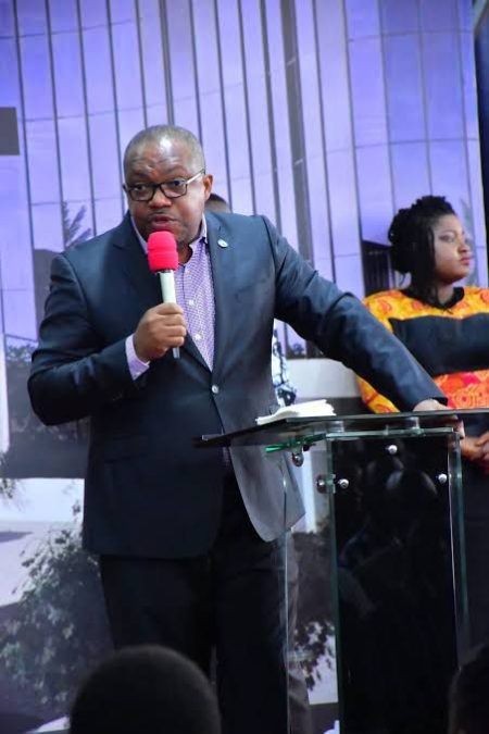 RDC : Olivier Tshibola, l’un des pasteurs du Centre Missionnaire Philadelphie, nommé DG de l’OGEFREM