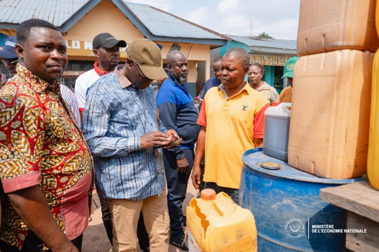 Sankuru : à Tshumbe, Mukoko Samba évalue les défis économiques et les infrastructures locales